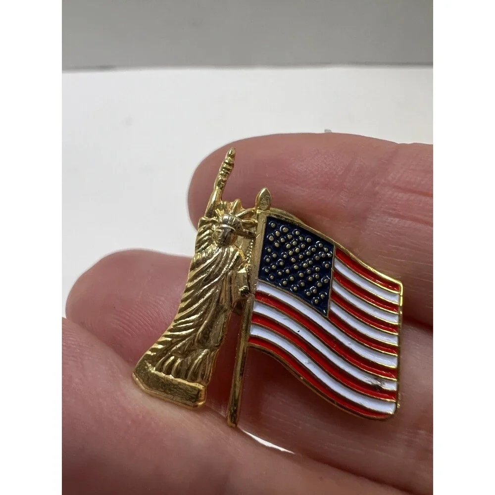 Vintage Statue of Liberty US U.S. Flag Lapel Pins USA America American Patriotic